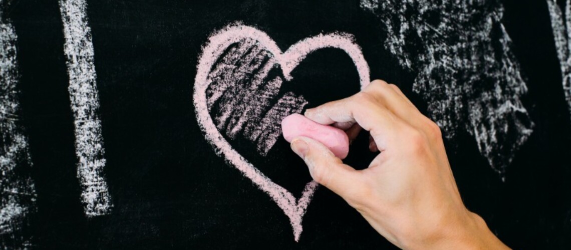 pink-chalk-heart-PWUQX4G-1